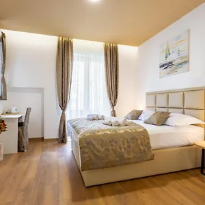 Luxury Fetivi **** Split